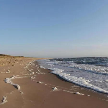 Near Beach, Cleaning Included Semesterbostad
